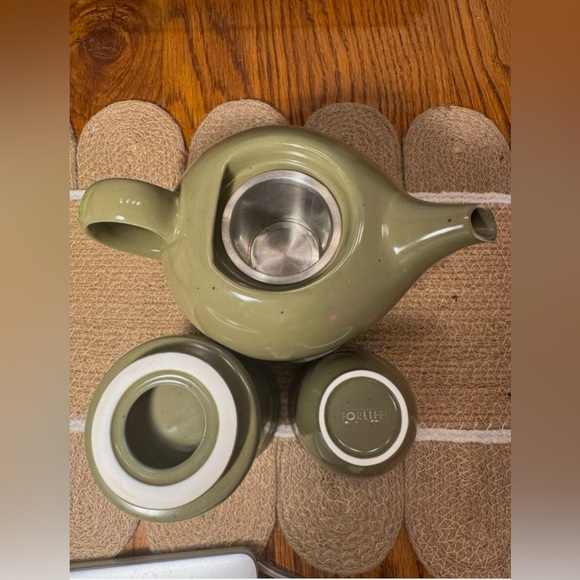 Forlife Teapot Kettle With Lid &Two Cups Green Color 16 oz. Built in Infuser - Picture 3 of 5
